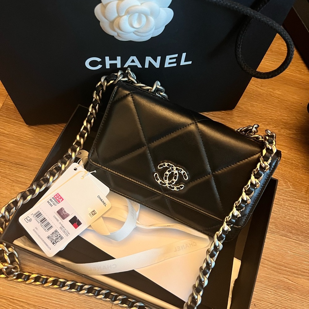 Chanel 19Woc 22B